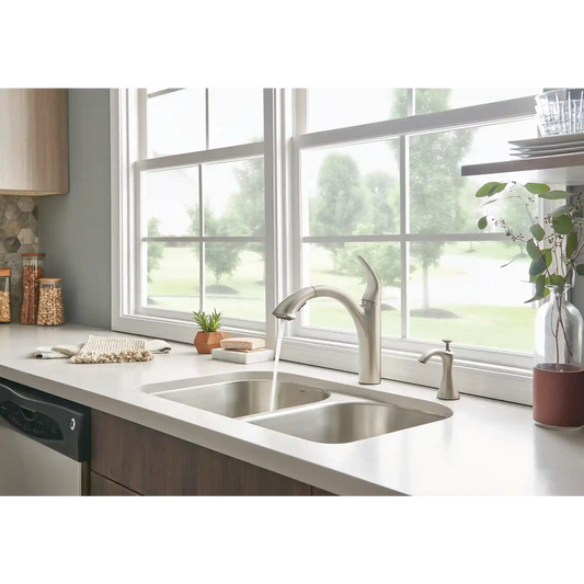 Camerist One-Handle Low Arc Pullout Kitchen Faucet